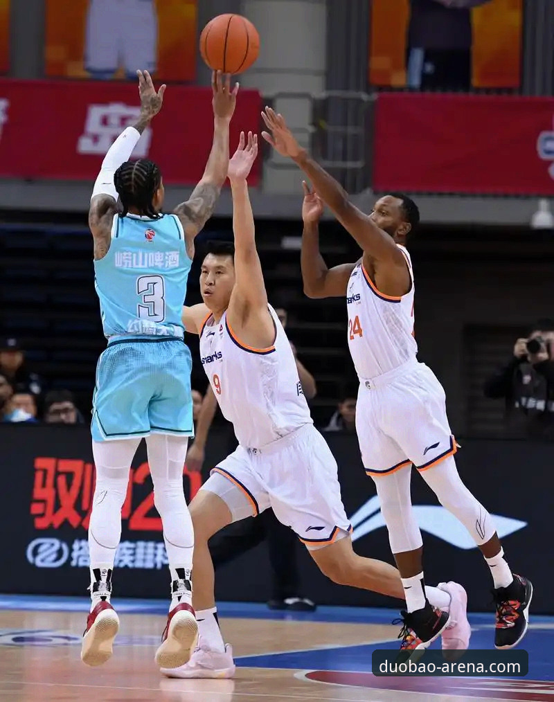 CBA季后赛最新动态：山西2-0横扫青岛晋级八强，多宝体育用户亲历激战时刻